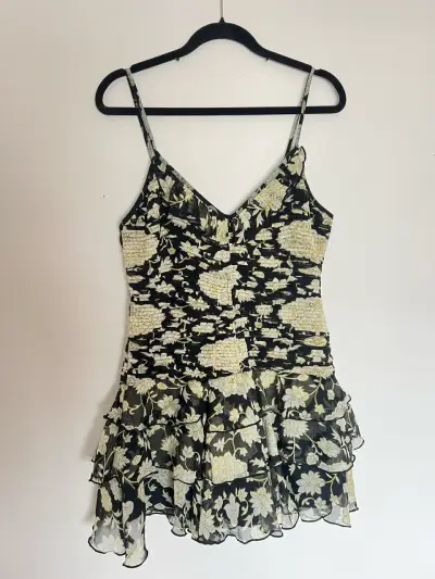 Vestido corto floral con tirantes - miniatura 1