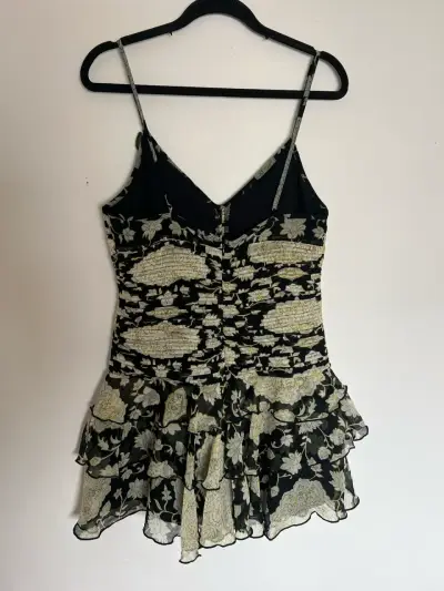 Vestido corto floral con tirantes - miniatura 2