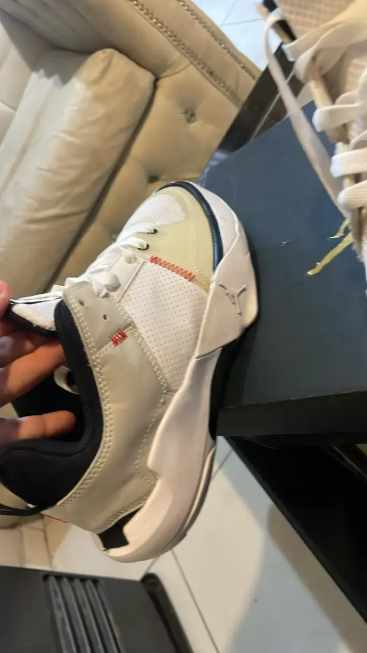 Zapatillas deportivas blancas con logo - 4