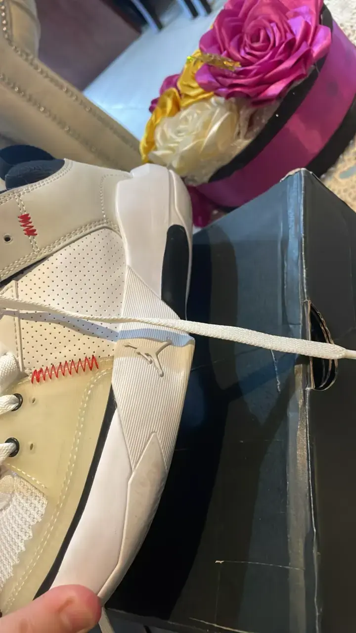 Zapatillas deportivas blancas con logo - 5