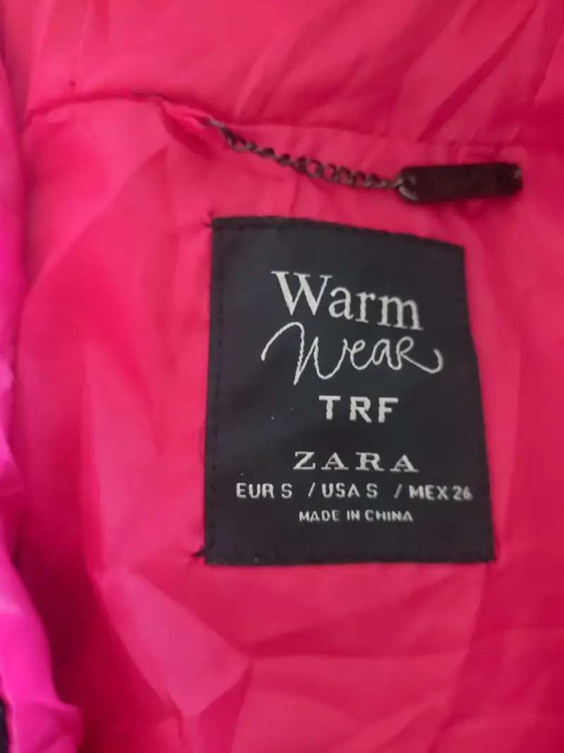 Chaqueta acolchada gris con interior rosado - 3