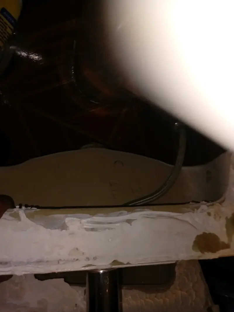 Lavamanos de cerámica con pedestal y grifería - 3