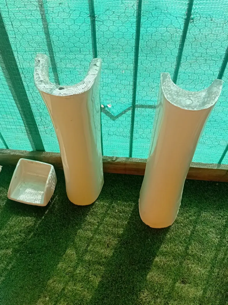 Lavamanos de cerámica con pedestal y grifería - 4