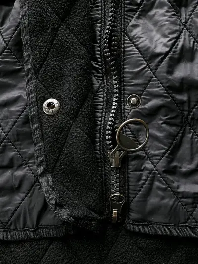Chaqueta acolchada negra con cierre y botones - miniatura 3