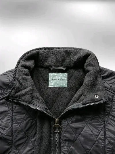Chaqueta acolchada negra con cierre y botones - miniatura 5