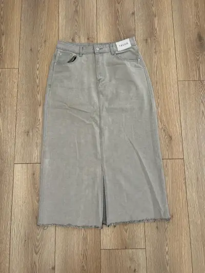 Falda midi gris con diseño casual - miniatura 1
