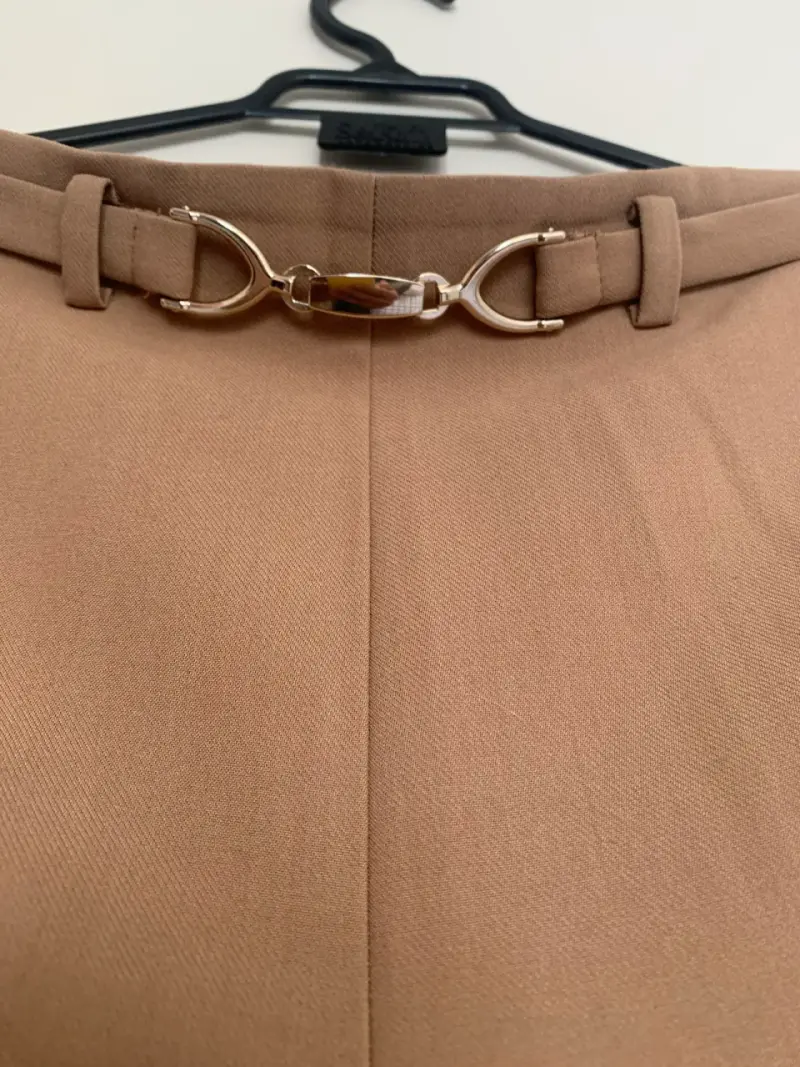 Pantalones beige con cinturón MNG talla 38 - 2