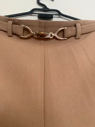 Pantalones beige con cinturón MNG talla 38 - miniatura 2