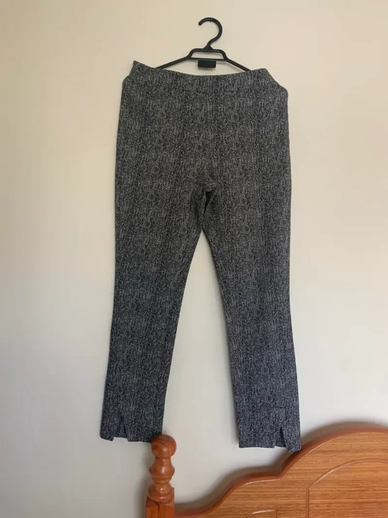 Pantalones de mujer Halston en blanco y negro - 1
