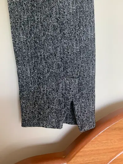 Pantalones de mujer Halston en blanco y negro - miniatura 2