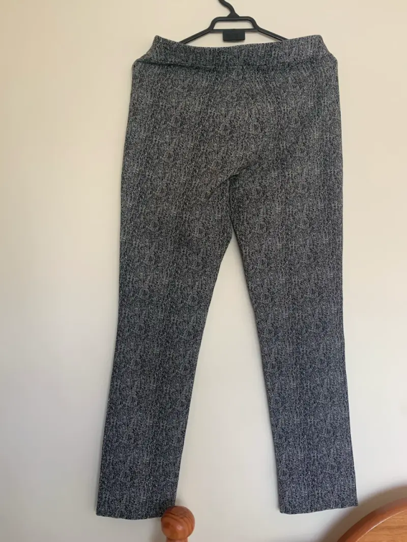 Pantalones de mujer Halston en blanco y negro - 3