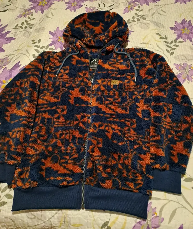 Polerón con capucha de lana estampado - 1