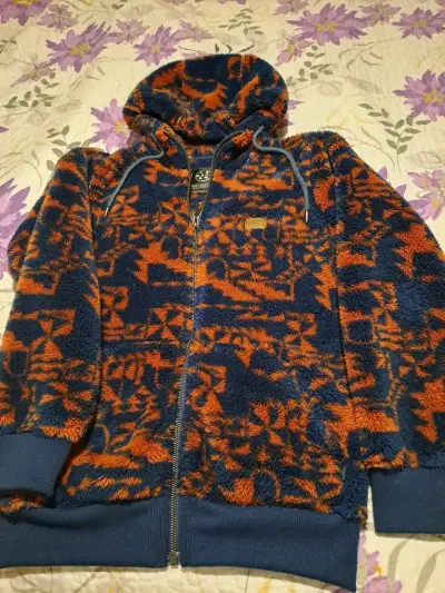 Polerón con capucha de lana estampado - miniatura 3