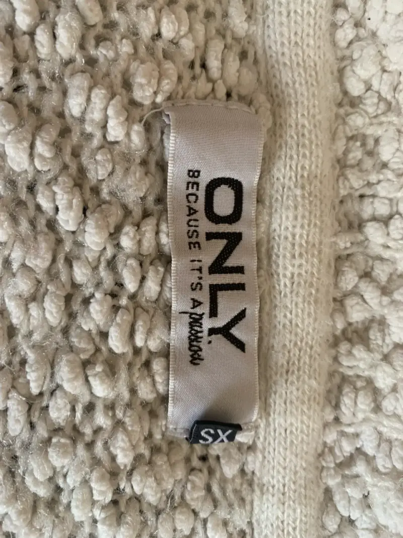 Cardigan de punto beige marca Only - 3