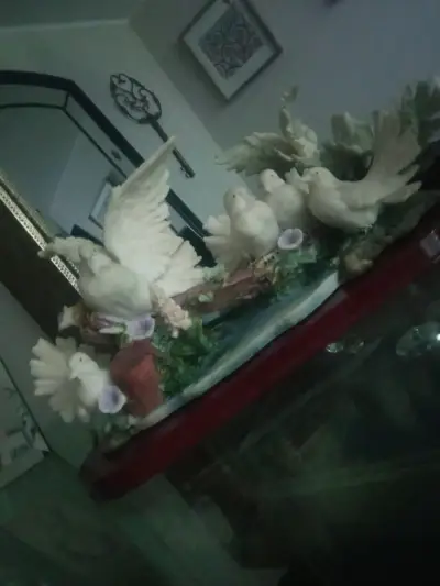 Escultura Decorativa de Palomas en Resina - miniatura 4