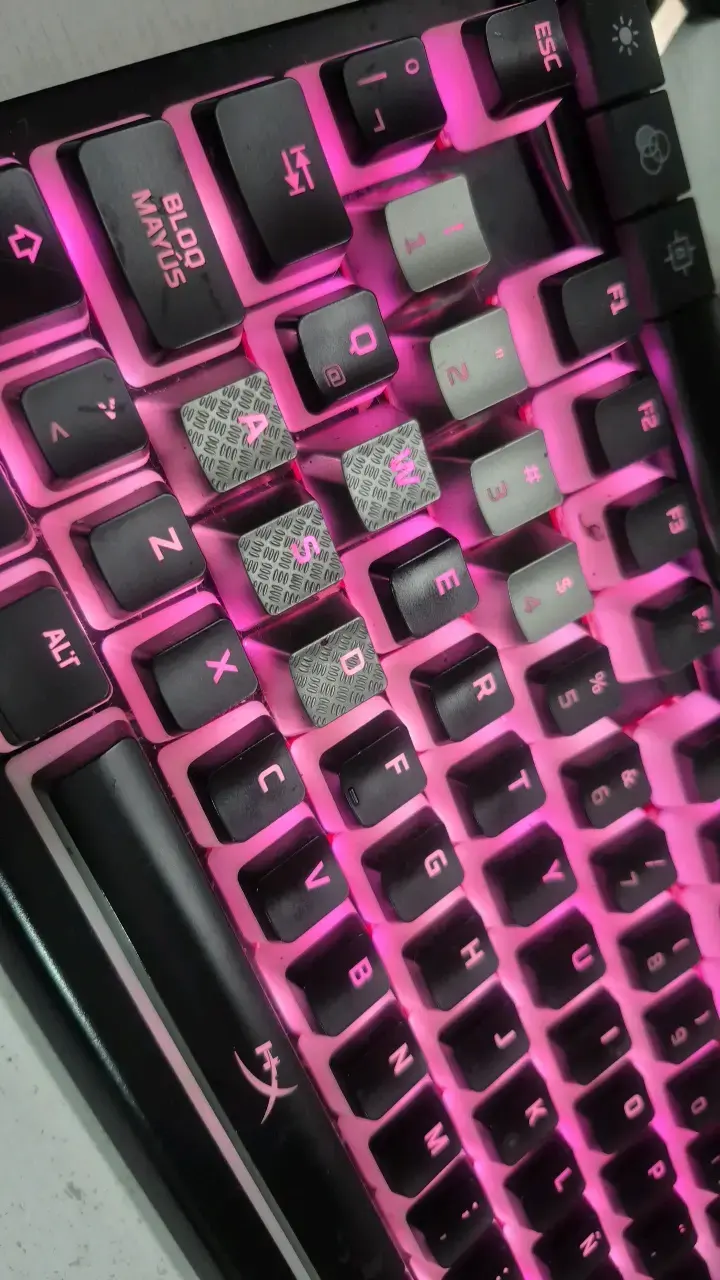 Teclado mecánico HyperX con retroiluminación RGB - 2