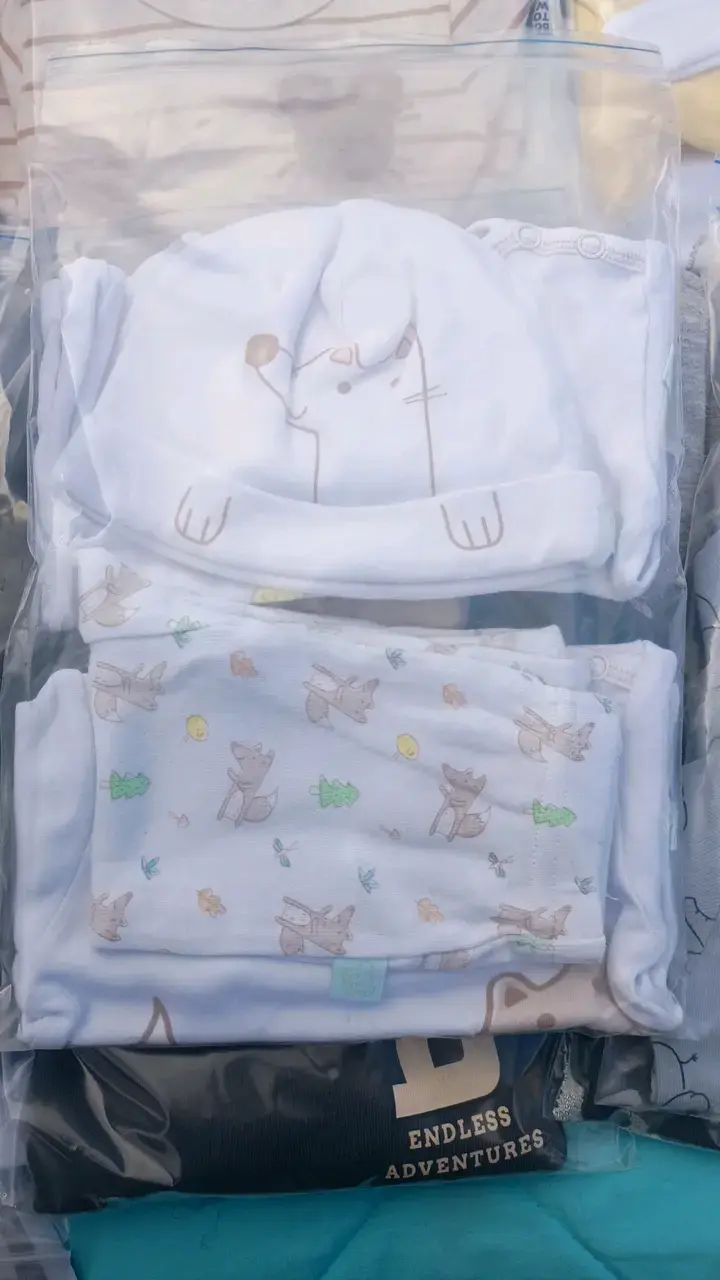 Set de ropa de bebé Pilin con estampado de animales - 1