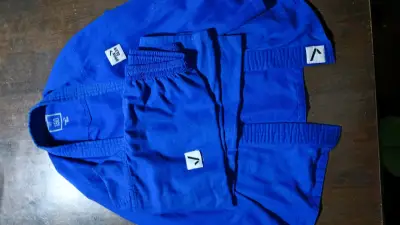 Kimono de Judo Azul Ippon Gear Talla 150 - miniatura 3