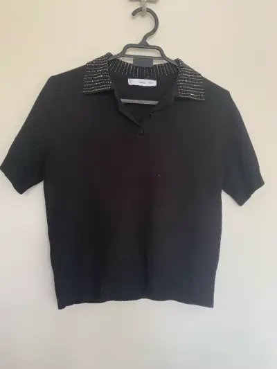 Polera negra con cuello de perlas MNG - miniatura 1