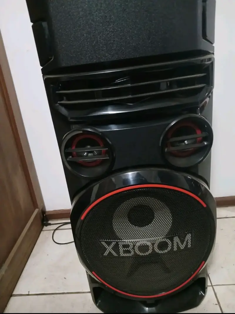 Parlante LG XBOOM con DJ Pad y Bluetooth - 3