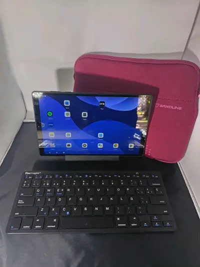 Tablet Lenovo con teclado y funda protectora - miniatura 1