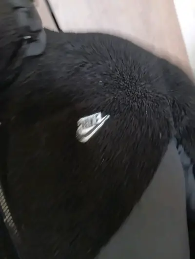 Chaqueta negra con capucha Nike Rplc para mujer - miniatura 3