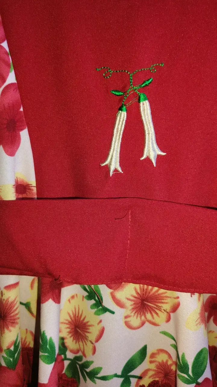Vestido infantil floral rojo con volantes - 2