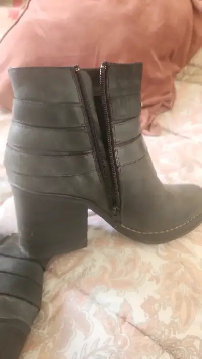 Botines de cuero negro con tacón grueso - miniatura 1