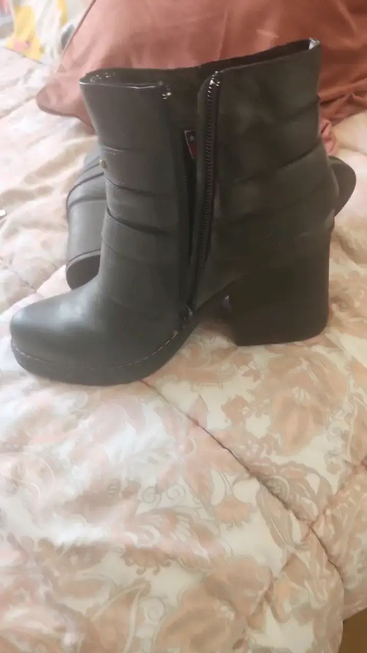 Botines de cuero negro con tacón grueso - 2