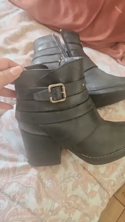 Botines de cuero negro con tacón grueso - miniatura 3