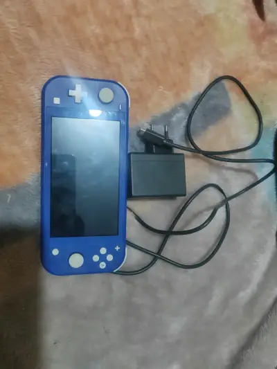 Consola portátil azul con cargador - miniatura 1