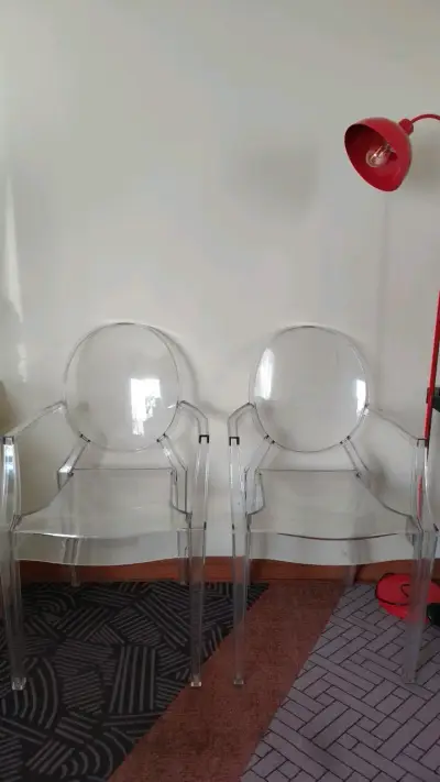 Sillas transparentes de acrílico modernas - miniatura 1