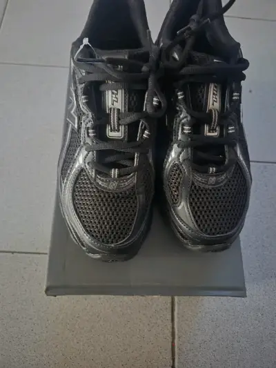 Zapatillas New Balance T410 para niños, negras - miniatura 2