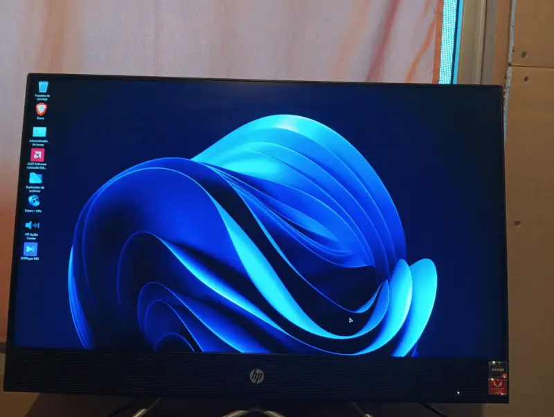 Computador All-in-One HP 24-DD0020LA Ryzen 5 - 2