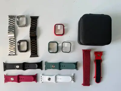 Apple Watch rojo con correa deportiva - miniatura 4