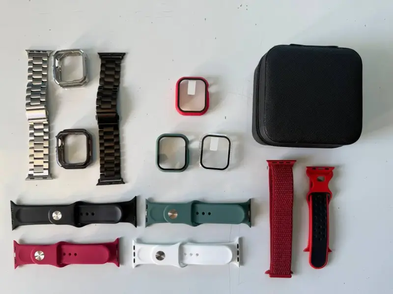 Apple Watch rojo con correa deportiva - 8