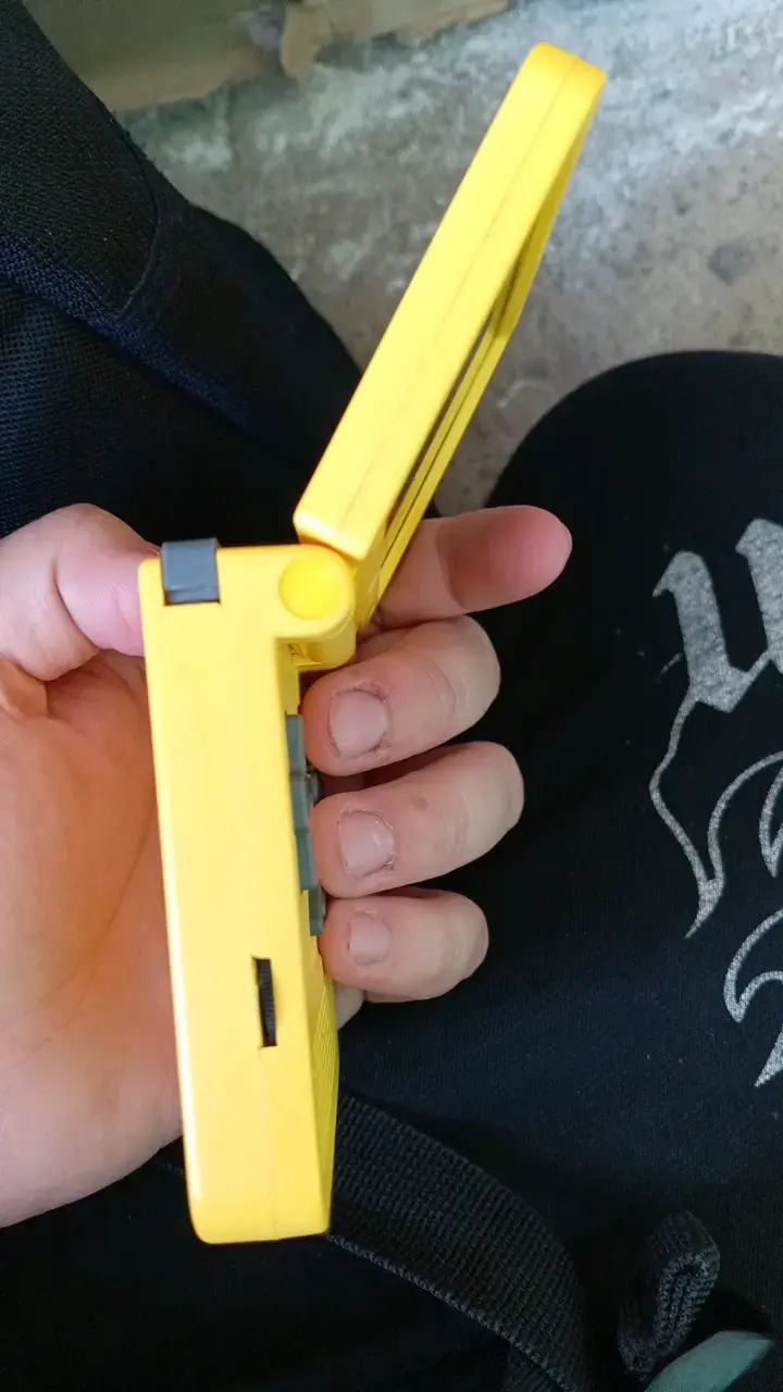 Consola portátil amarilla Powkiddy - 4