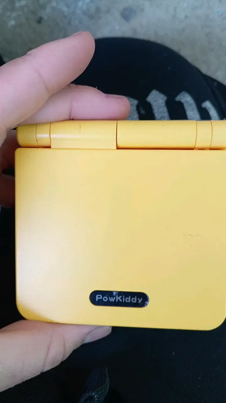 Consola portátil amarilla Powkiddy - 5