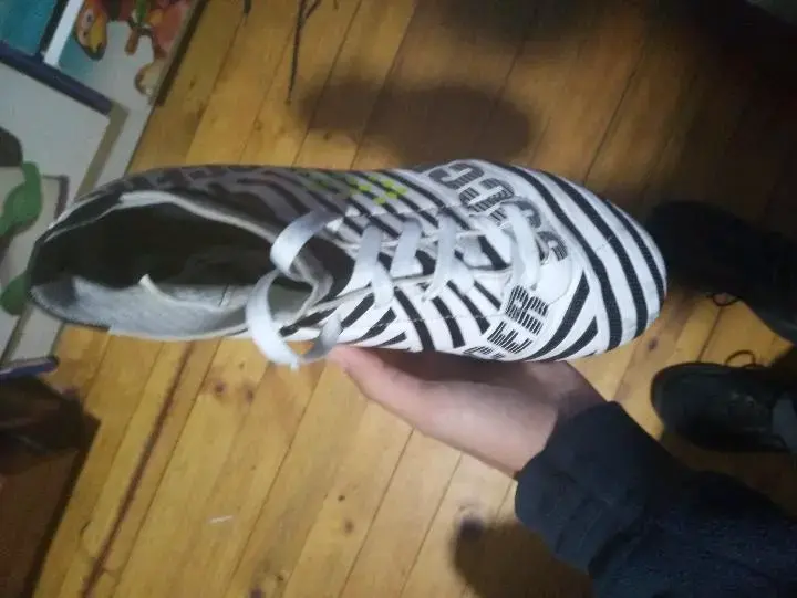 Botines de fútbol blancos y negros condiseño de ra - 4