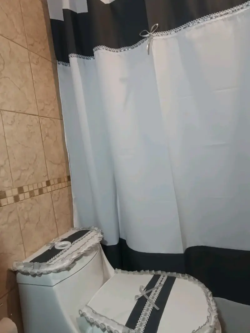 Juego de baño con cortina y fundas decorativas - 3