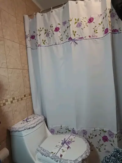 Juego de baño con cortina y fundas decorativas - miniatura 4