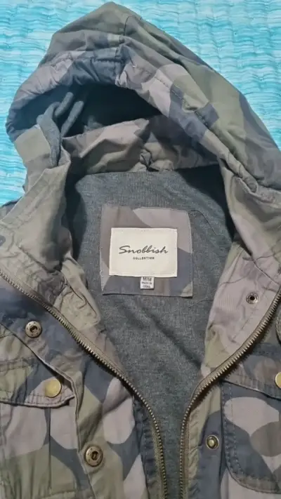 Chaqueta camuflada con capucha para mujer - miniatura 2