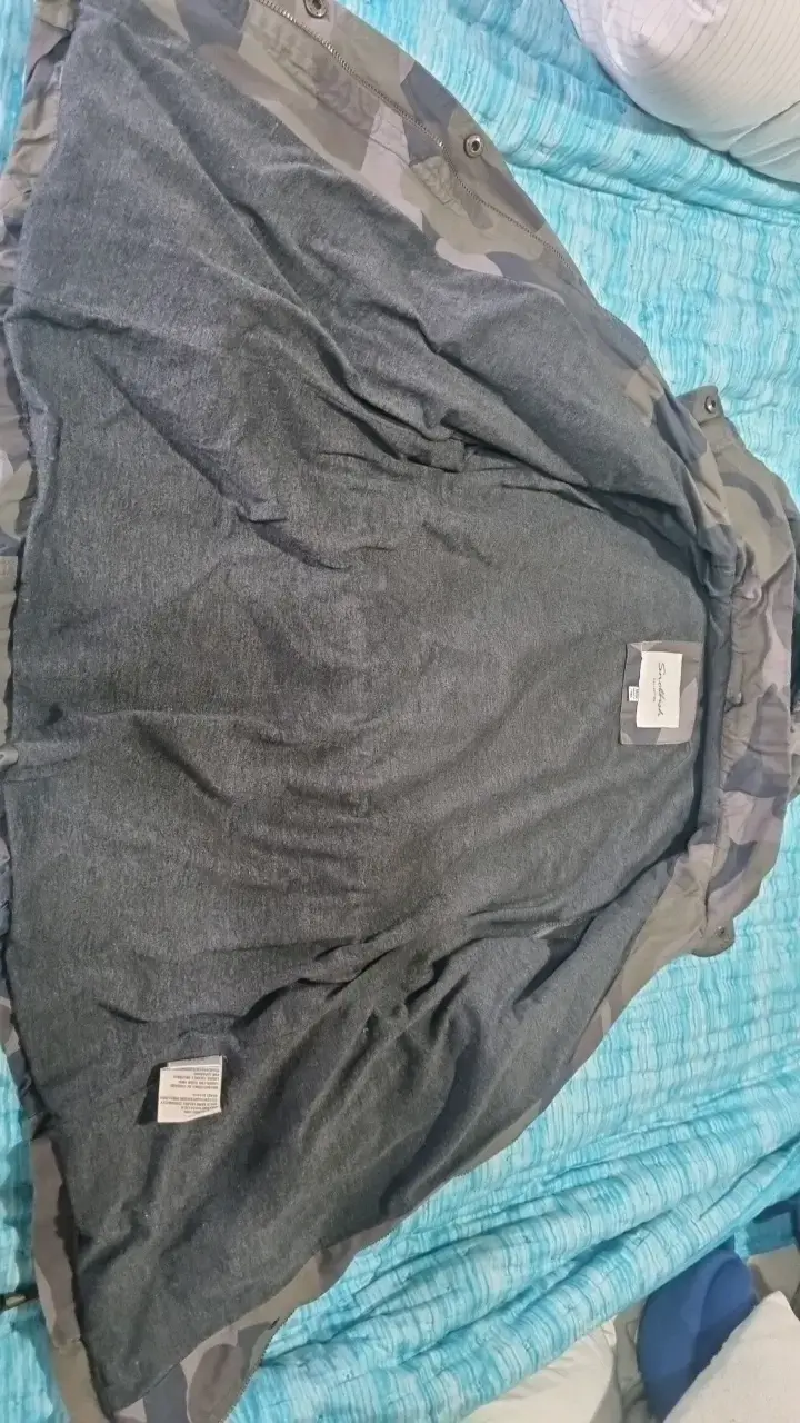 Chaqueta camuflada con capucha para mujer - 3