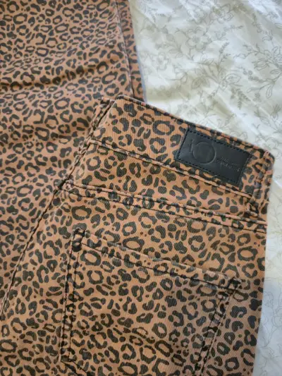 Pantalones de mujer estampado leopardo - miniatura 1