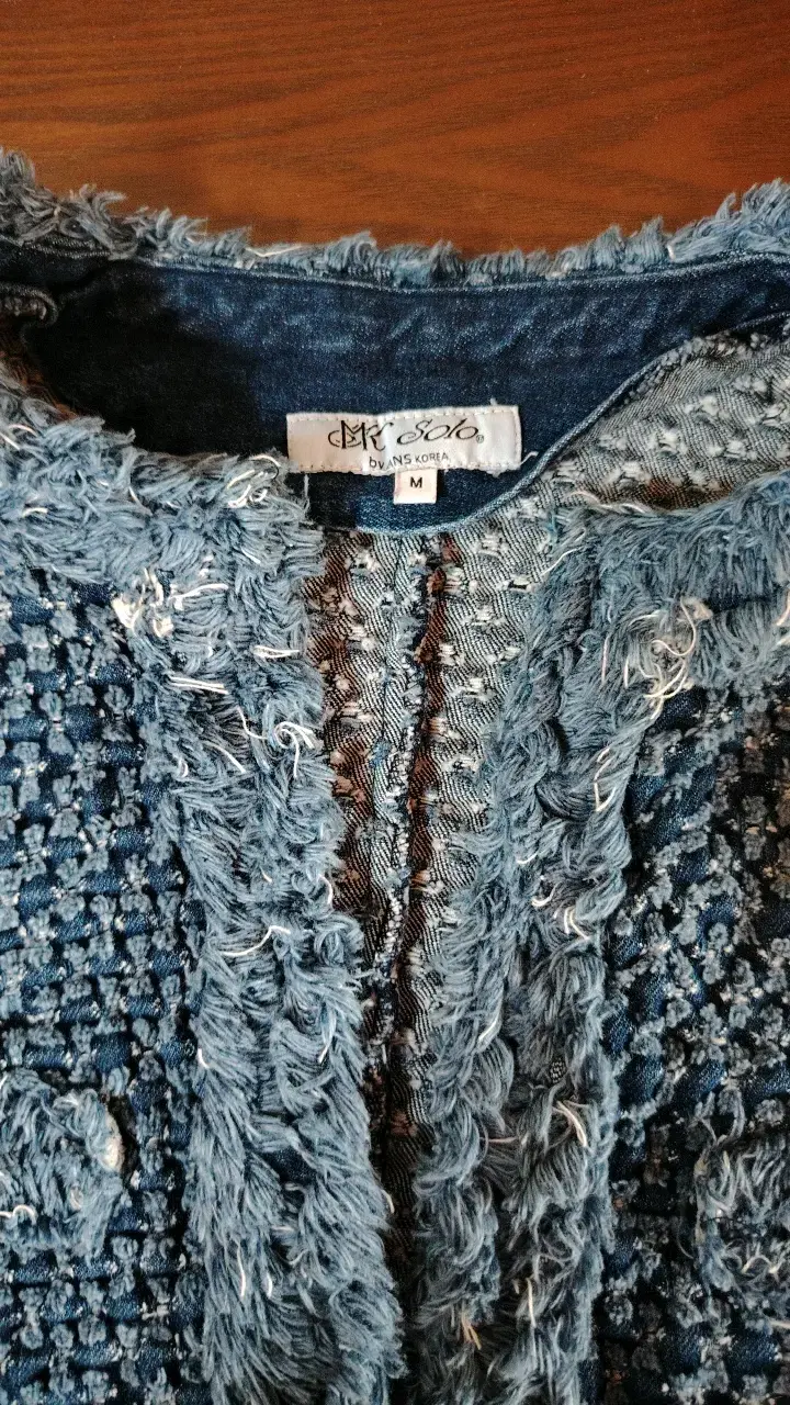 Chaqueta de mezclilla azul con textura - 2