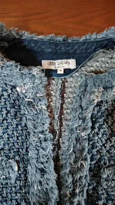 Chaqueta de mezclilla azul con textura - miniatura 2