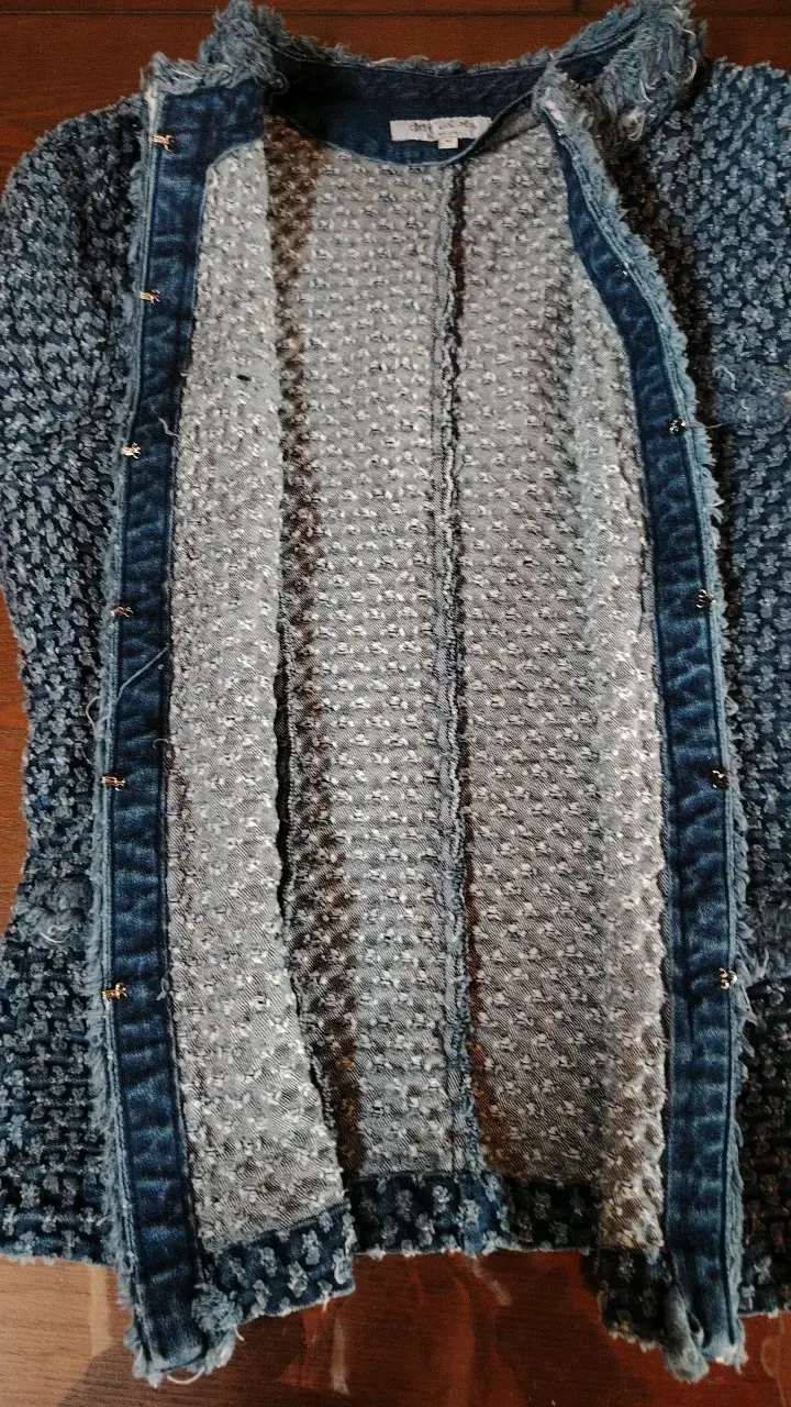 Chaqueta de mezclilla azul con textura - 4