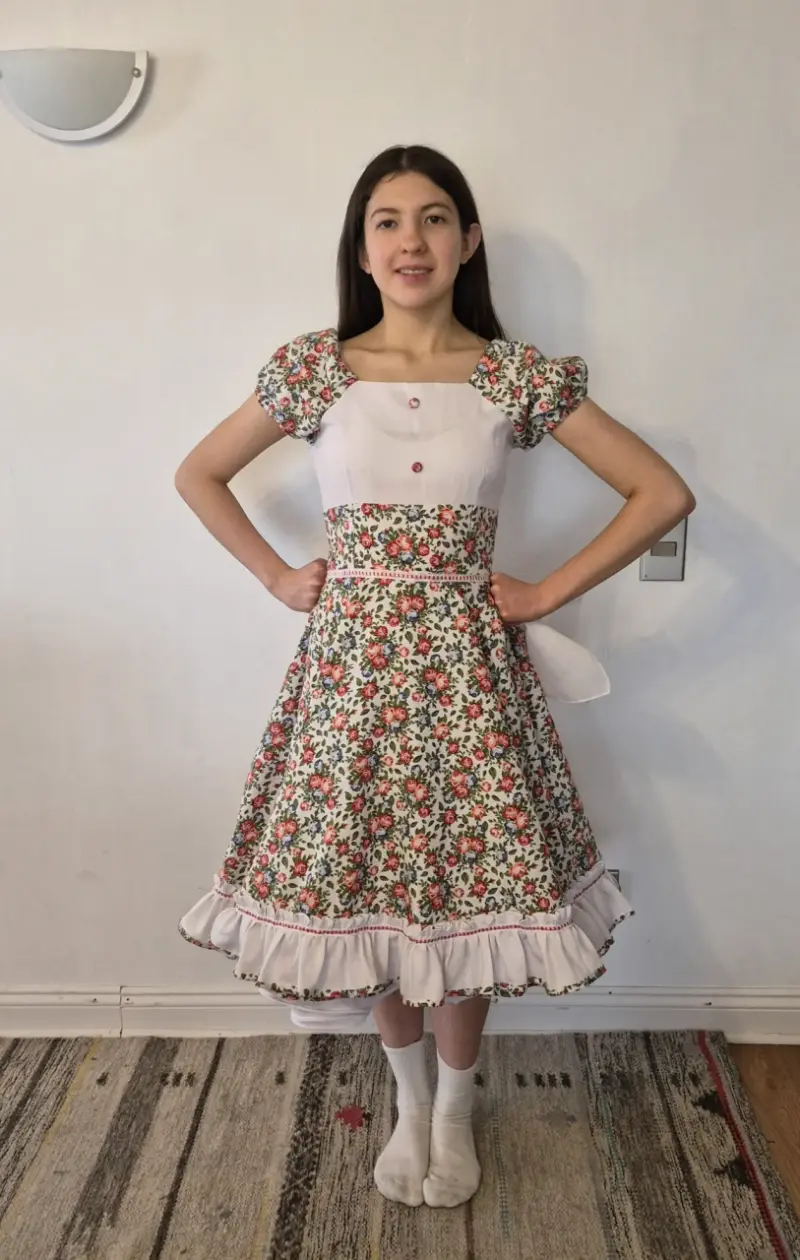 Vestido floral tradicional con volantes - 3