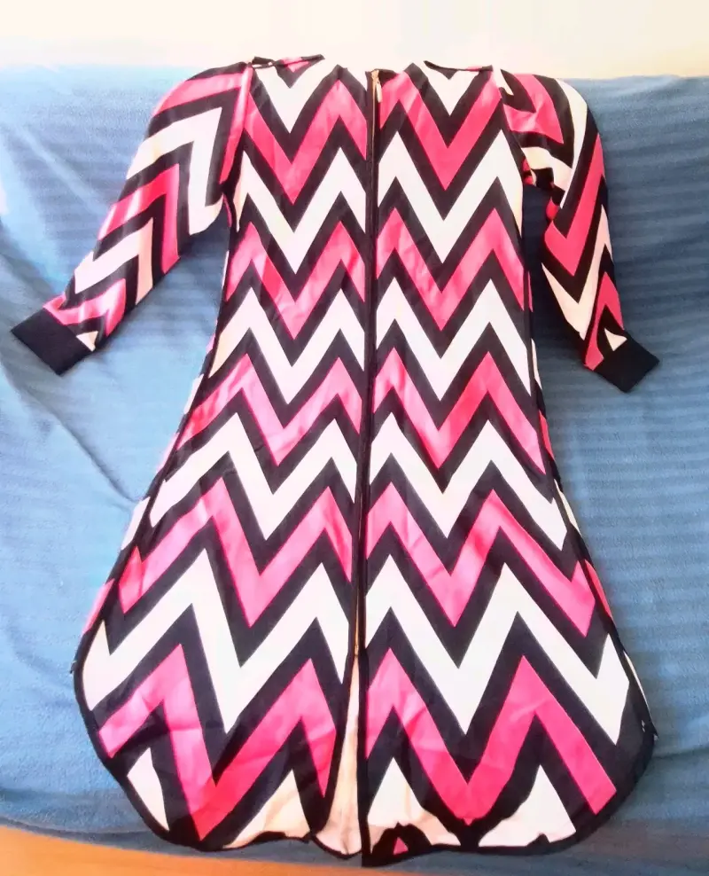 Vestido de noche con estampado zigzag