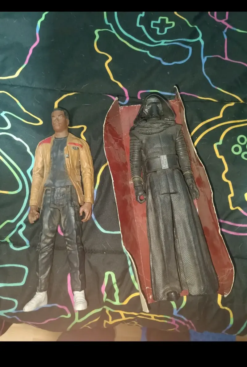 Figuras de acción Star Wars Finn y Kylo Ren